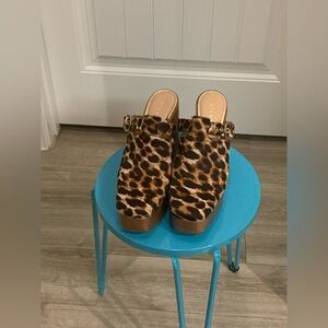 Gently Pre-Owned Gianni Bini -WMN’s- Leopard Clogs